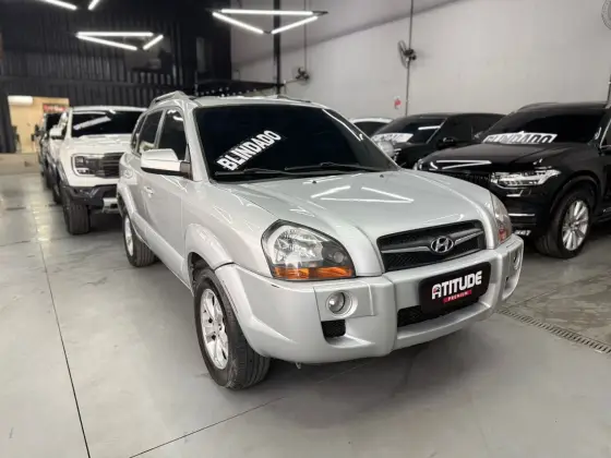 HYUNDAI TUCSON 2.0 MPFI GLS 16V 143CV 2WD FLEX 4P AUTOMÁTICO HYUNDAI TUCSON 2.0 MPFI GLS 16V 143CV 2WD FLEX 4P AUTOMÁTICO