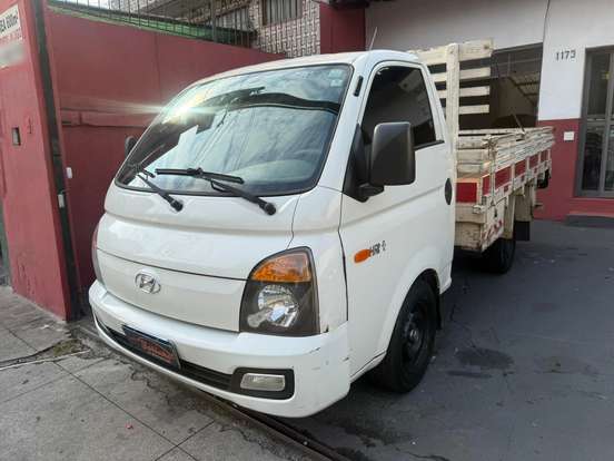 HYUNDAI-HR-2.5 LONGO SEM CAÇAMBA 4X2 16V 130CV TURBO INTERCOOLER DIESEL 2P MANUAL HYUNDAI-HR-2015