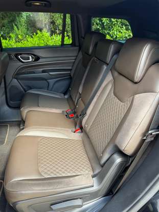 JEEP-COMMANDER-2022