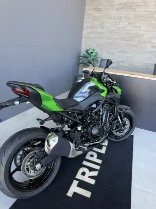 KAWASAKI-Z900-2026