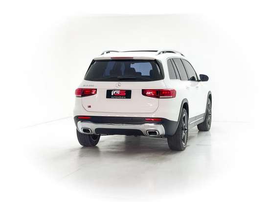 MERCEDES-BENZ-GLB 200-2021