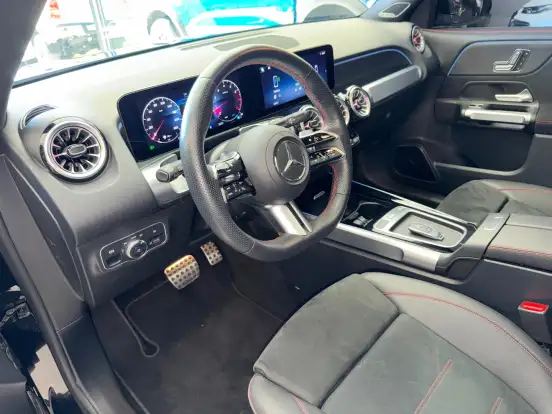 MERCEDES-BENZ-GLB 220-2024