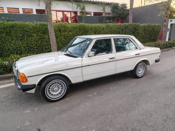 MERCEDES-BENZ 250 2.5 6 CILINDROS 12V GASOLINA 4P MANUAL