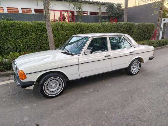 MERCEDES-BENZ-250-1977
