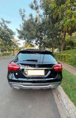 MERCEDES-BENZ-GLA 200-2020