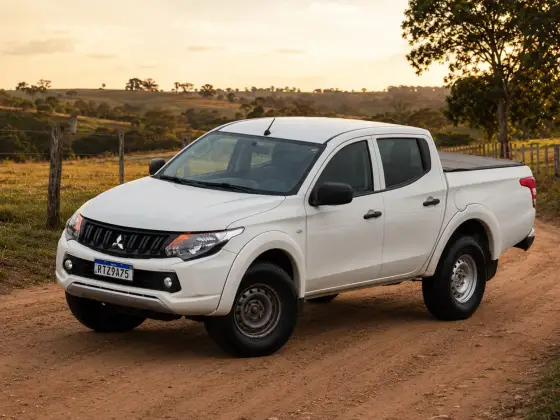 MITSUBISHI L200 TRITON 2.4 16V TURBO DIESEL OUTDOOR GLX CD 4X4 MANUAL MITSUBISHI L200 TRITON 2.4 16V TURBO DIESEL OUTDOOR GLX CD 4X4 MANUAL