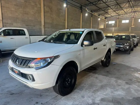 MITSUBISHI L200 TRITON 2.4 16V TURBO DIESEL SPORT GL CD 4P 4X4 MANUAL MITSUBISHI L200 TRITON 2.4 16V TURBO DIESEL SPORT GL CD 4P 4X4 MANUAL