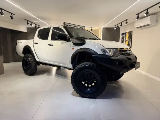 MITSUBISHI L200 TRITON 3.2 GL 4X4 CD 16V TURBO INTERCOLER DIESEL 4P MANUAL MITSUBISHI L200 TRITON 3.2 GL 4X4 CD 16V TURBO INTERCOLER DIESEL 4P MANUAL