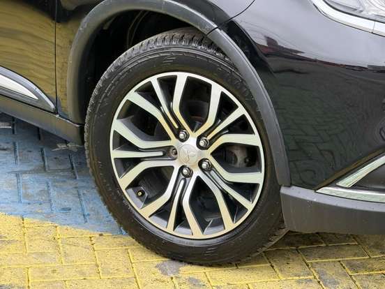 MITSUBISHI-OUTLANDER-2015