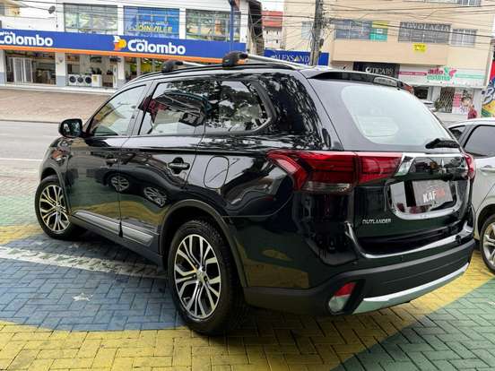 MITSUBISHI-OUTLANDER-2.0 16V GASOLINA 4P AUTOMÁTICO MITSUBISHI-OUTLANDER-2015