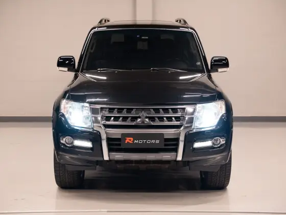 MITSUBISHI PAJERO FULL 3.2 HPE 4X4 16V TURBO INTERCOOLER DIESEL 4P AUTOMÁTICO MITSUBISHI PAJERO FULL 3.2 HPE 4X4 16V TURBO INTERCOOLER DIESEL 4P AUTOMÁTICO