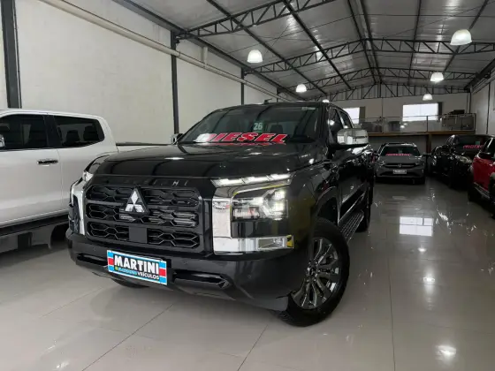 MITSUBISHI TRITON 2.4 BITURBO DIESEL CD HPE-S 4X4 AUTOMÁTICO MITSUBISHI TRITON 2.4 BITURBO DIESEL CD HPE-S 4X4 AUTOMÁTICO