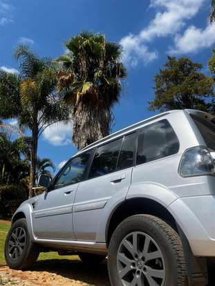 MITSUBISHI-PAJERO TR4-2.0 4X2 16V 140CV FLEX 4P MANUAL MITSUBISHI-PAJERO TR4-2012
