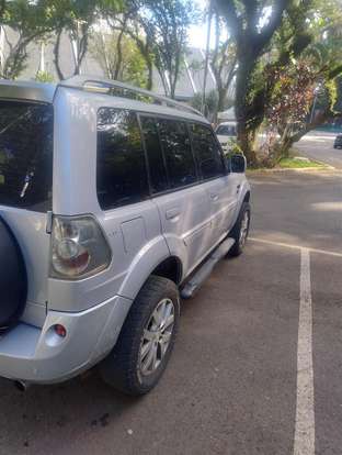 MITSUBISHI-PAJERO TR4-2010