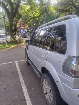 MITSUBISHI-PAJERO TR4-2010