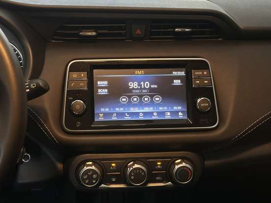 NISSAN-KICKS PLAY-2025