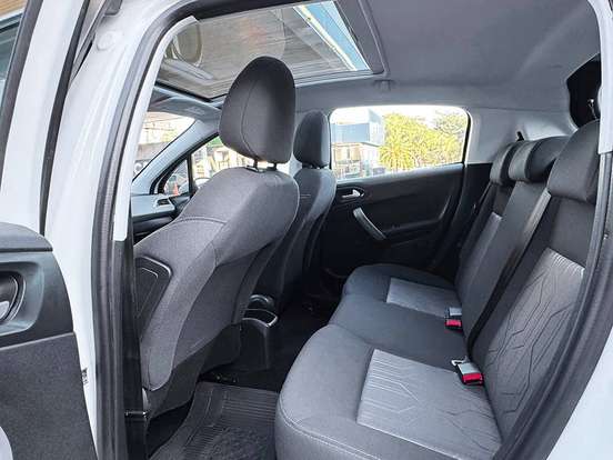PEUGEOT-208-2016