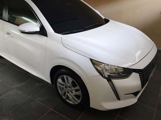 PEUGEOT-208-2021