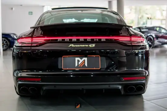 PORSCHE-PANAMERA-2021