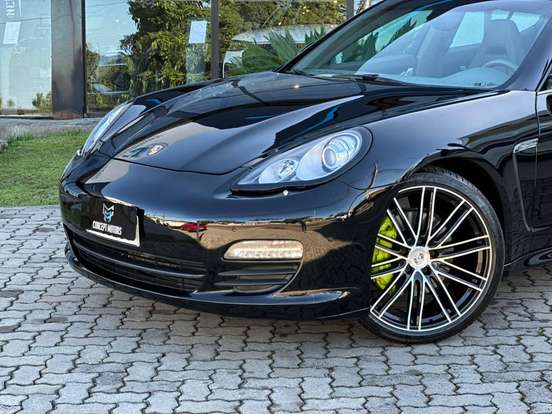 PORSCHE-PANAMERA-2011