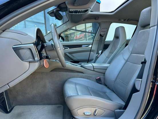 PORSCHE-PANAMERA-2011