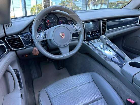 PORSCHE-PANAMERA-2011
