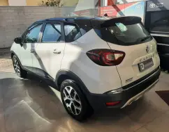 RENAULT CAPTUR 1.6 16V SCE FLEX BOSE X-TRONIC RENAULT CAPTUR 1.6 16V SCE FLEX BOSE X-TRONIC