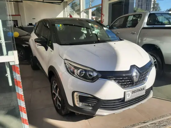 RENAULT CAPTUR 1.6 16V SCE FLEX BOSE X-TRONIC RENAULT CAPTUR 1.6 16V SCE FLEX BOSE X-TRONIC
