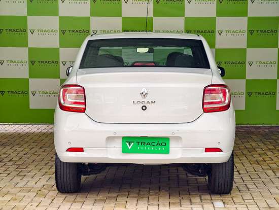 RENAULT-LOGAN-2022