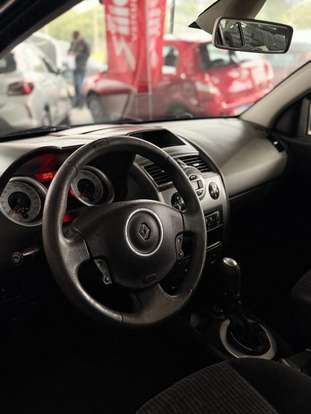 RENAULT-MEGANE-2011
