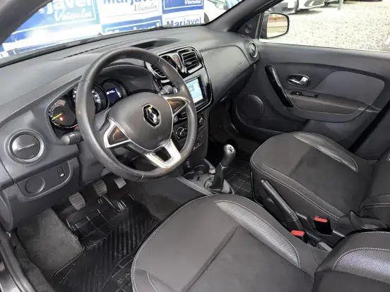 RENAULT-SANDERO-2021