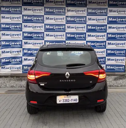 RENAULT-SANDERO-2021