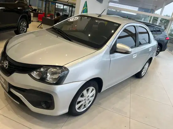 TOYOTA-ETIOS-2019