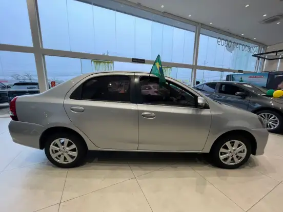 TOYOTA-ETIOS-2019
