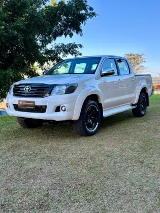 TOYOTA HILUX 2.7 SRV 4X4 CD 16V FLEX 4P AUTOMÁTICO TOYOTA HILUX 2.7 SRV 4X4 CD 16V FLEX 4P AUTOMÁTICO