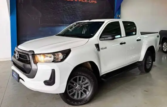 TOYOTA HILUX 2.8 D-4D TURBO DIESEL CD POWER PACK 4X4 MANUAL TOYOTA HILUX 2.8 D-4D TURBO DIESEL CD POWER PACK 4X4 MANUAL
