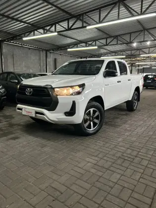 TOYOTA HILUX 2.8 D-4D TURBO DIESEL CD POWER PACK 4X4 MANUAL TOYOTA HILUX 2.8 D-4D TURBO DIESEL CD POWER PACK 4X4 MANUAL