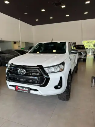 TOYOTA HILUX 2.8 D-4D TURBO DIESEL CD SRV 4X4 AUTOMÁTICO TOYOTA HILUX 2.8 D-4D TURBO DIESEL CD SRV 4X4 AUTOMÁTICO