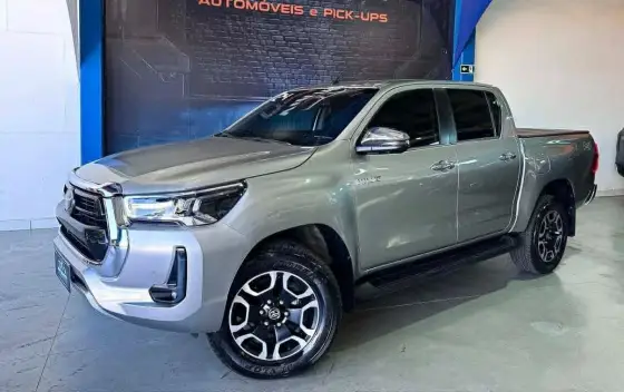 TOYOTA HILUX 2.8 D-4D TURBO DIESEL CD SRX 4X4 AUTOMÁTICO TOYOTA HILUX 2.8 D-4D TURBO DIESEL CD SRX 4X4 AUTOMÁTICO