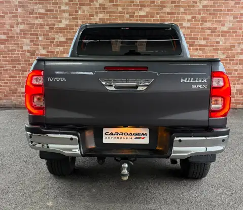 TOYOTA-HILUX-2.8 D-4D TURBO DIESEL CD SRX 4X4 AUTOMÁTICO TOYOTA-HILUX-2025