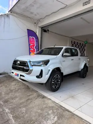 TOYOTA HILUX 2.8 D-4D TURBO DIESEL CD SRX PLUS 4X4 AUTOMÁTICO TOYOTA HILUX 2.8 D-4D TURBO DIESEL CD SRX PLUS 4X4 AUTOMÁTICO
