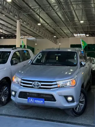 TOYOTA HILUX 2.8 SRX 4X4 CD 16V DIESEL 4P AUTOMÁTICO TOYOTA HILUX 2.8 SRX 4X4 CD 16V DIESEL 4P AUTOMÁTICO