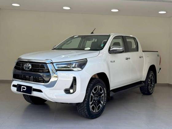 TOYOTA HILUX 2.8 D-4D TURBO DIESEL CD SRX 4X4 AUTOMÁTICO