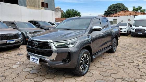 TOYOTA HILUX 2.8 D-4D TURBO DIESEL CD SRX 4X4 AUTOMÁTICO
