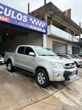 TOYOTA HILUX 3.0 SRV 4X4 CD 16V TURBO INTERCOOLER DIESEL 4P AUTOMÁTICO TOYOTA HILUX 3.0 SRV 4X4 CD 16V TURBO INTERCOOLER DIESEL 4P AUTOMÁTICO