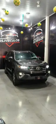 TOYOTA HILUX SW4 2.7 SRV 7 LUGARES 4X2 16V FLEX 4P AUTOMÁTICO TOYOTA HILUX SW4 2.7 SRV 7 LUGARES 4X2 16V FLEX 4P AUTOMÁTICO