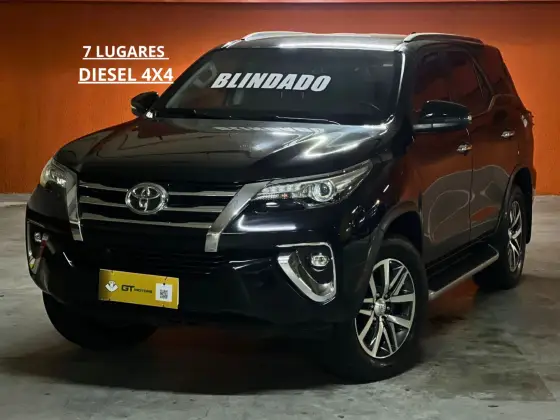 TOYOTA HILUX SW4 2.8 SRX 4X4 7 LUGARES 16V TURBO INTERCOOLER DIESEL 4P AUTOMÁTICO