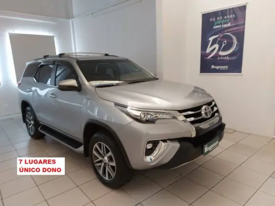 TOYOTA HILUX SW4 2.8 SRX 4X4 7 LUGARES 16V TURBO INTERCOOLER DIESEL 4P AUTOMÁTICO TOYOTA HILUX SW4 2.8 SRX 4X4 7 LUGARES 16V TURBO INTERCOOLER DIESEL 4P AUTOMÁTICO