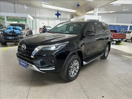 TOYOTA HILUX SW4 2.8 D-4D TURBO DIESEL SRX 4X4 AUTOMÁTICO