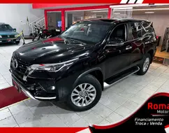 TOYOTA HILUX SW4 2.8 D-4D TURBO DIESEL SRX 7L 4X4 AUTOMÁTICO TOYOTA HILUX SW4 2.8 D-4D TURBO DIESEL SRX 7L 4X4 AUTOMÁTICO